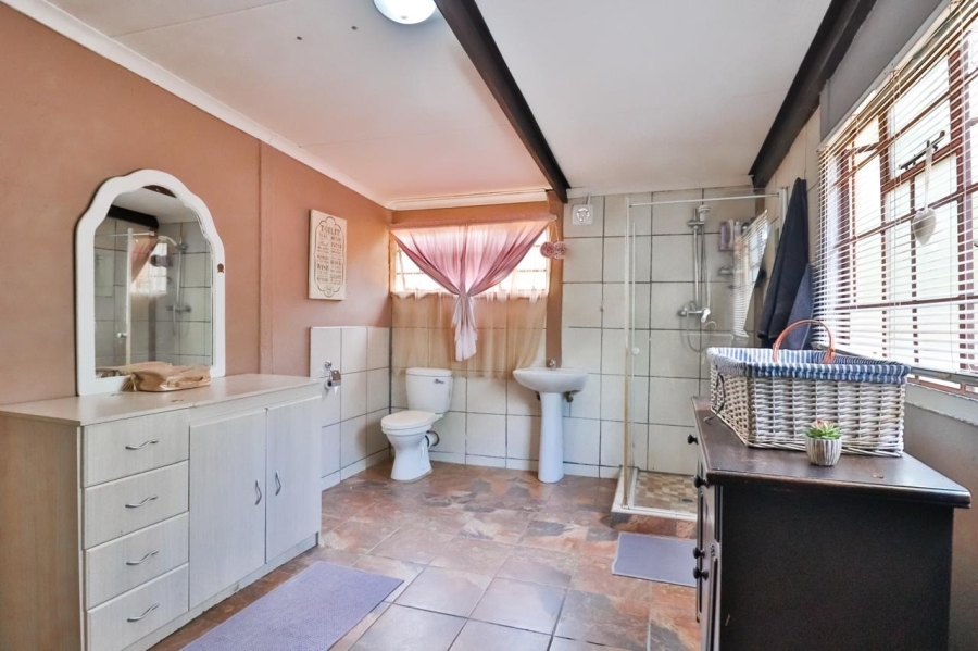 5 Bedroom Property for Sale in Donkerhoek A H North West